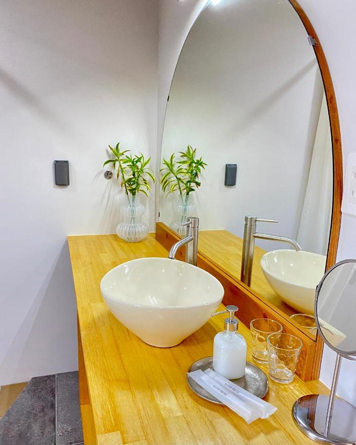 Hotel Little Swiss House 本部町 エクステリア 写真
