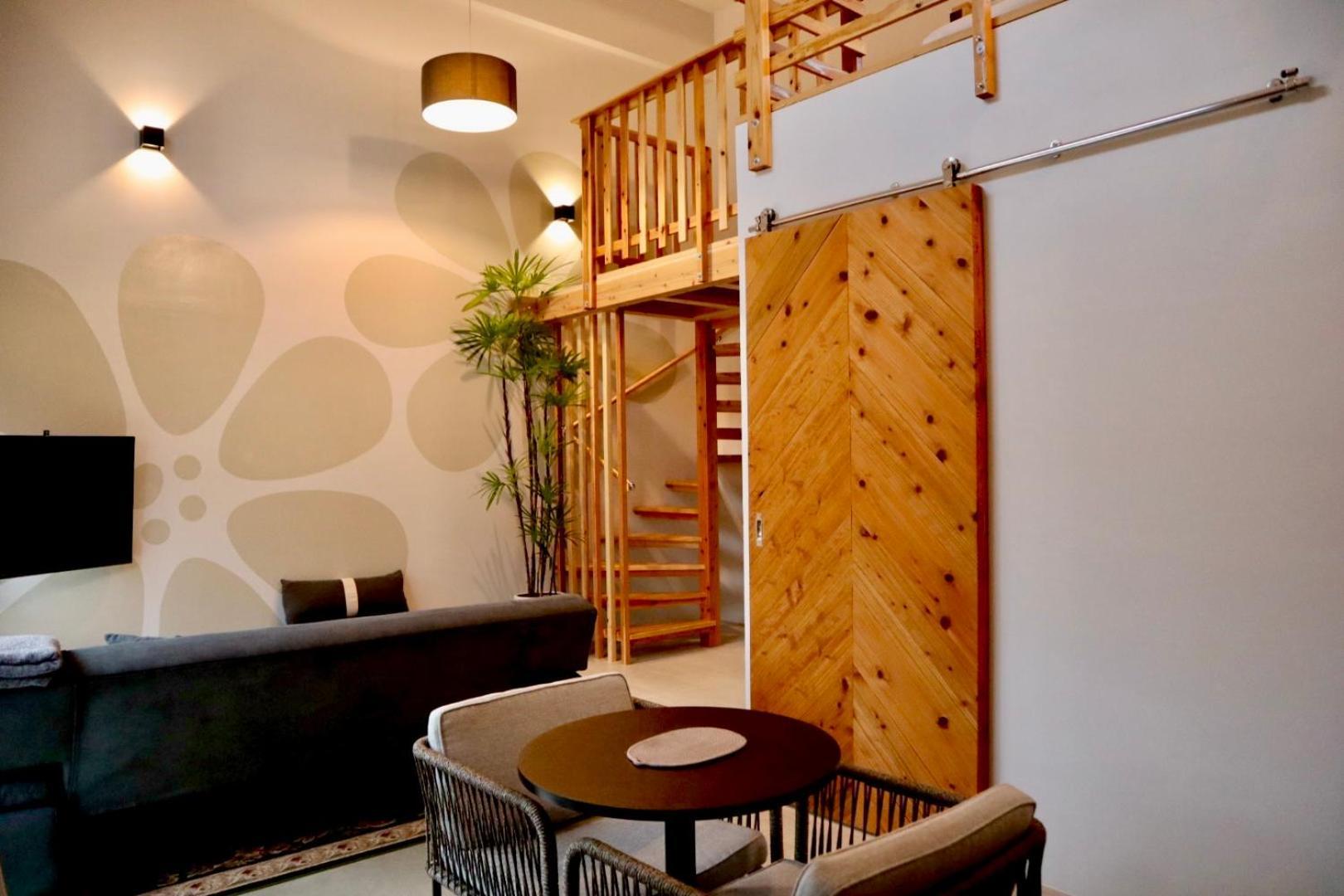 Hotel Little Swiss House 本部町 エクステリア 写真